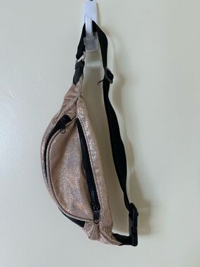 Metallic Rose Gold Men’s Crossbody/Fanny Pack
